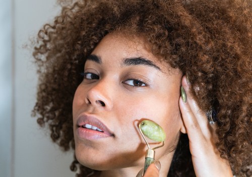 Facial Massages with a Jade Roller: A Comprehensive Guide for Enhancing Cheekbones